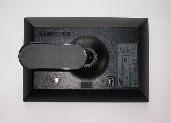 Вид сзади на монитор Samsung U70
