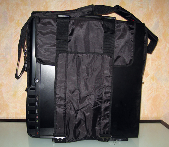 Левая сторона корпуса в чехле Sunbeam Lan Party Bag