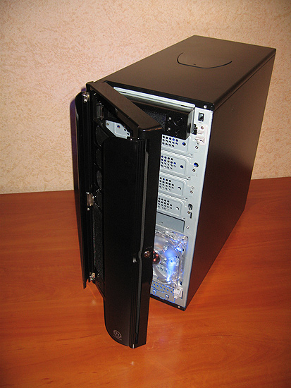 Открытие передней панели корпуса Thermaltake Armor Jr