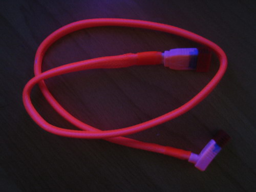 Свечение оранжевого кабеля