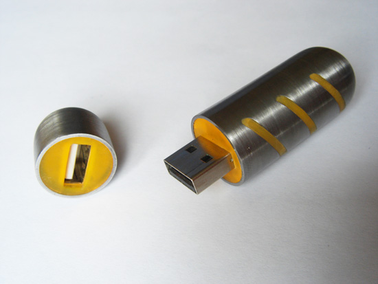 Our turbo flash thumb drive with its cap