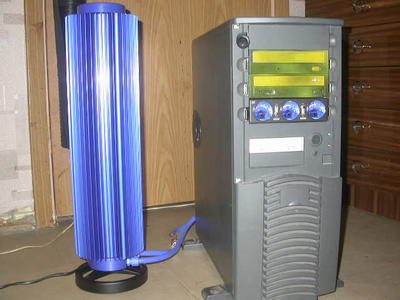 Система Zalman Reserator рядом с корпусом Chieftec Система Zalman Reserator рядом с корпусом Chieftec