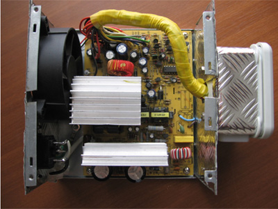 Внутренности блока питания после моддинга
