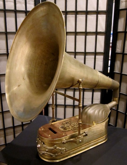 Общий вид Grand iPhone Victrola