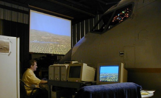 Один из трех проекционных экранов, используемых в авиасимуляторе