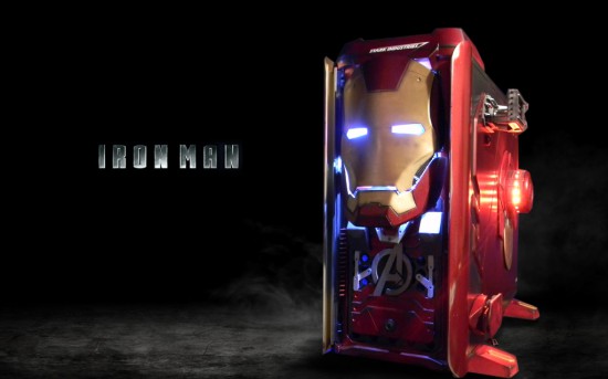 Вид спереди справа на моддинг проект Iron Man Case Mod