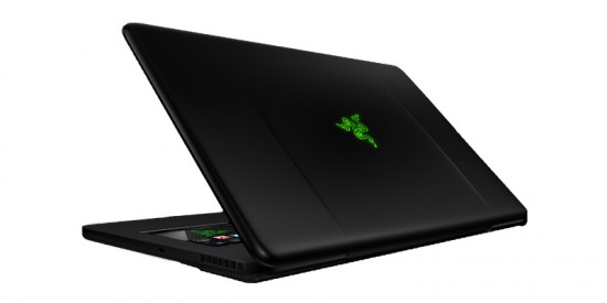 Вид сзади на крышку ноутбука Razer Blade