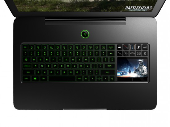 Клавиатура и тачпад-дисплей в ноутбуке Razer Blade