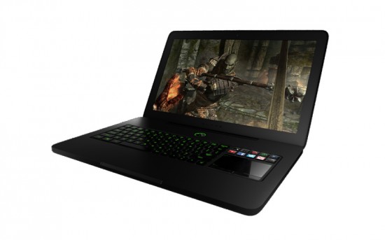 Вид ноутбука Razer Blade в открытом состоянии