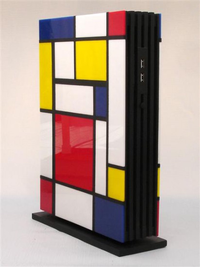 Вид слева сбоку на моддинг проект Mondrian