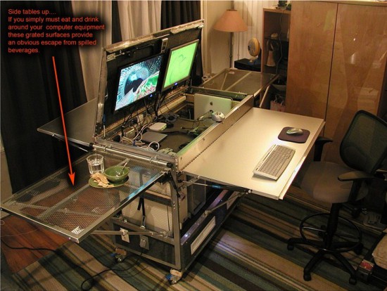 Same mobile workplace in the unfolded state