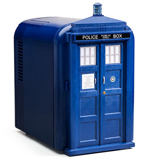 Мини-холодильник TARDIS от ThinkGeek