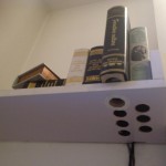 Air ventilation in the bookshelf for the hardware