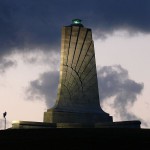 Мемориал Wright Brothers Memorial расположеный в Килл Девил Хилс (Kill Devil Hills), Северная Каролина