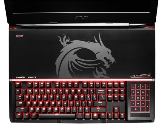 Вид на клавиатуру игрового ноутбука MSI GT80 Titan